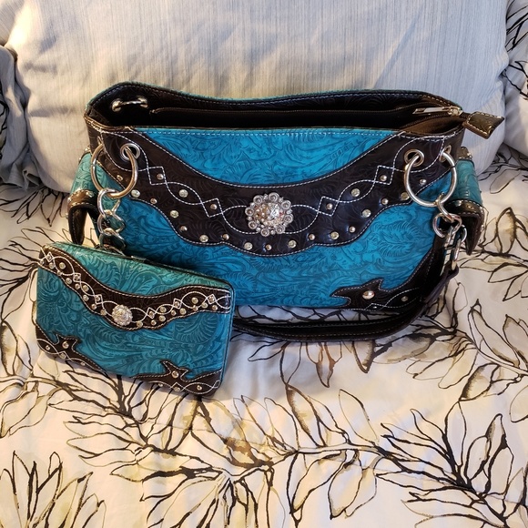 Handbags - *Sold* Purse with matching wallet. Brand New.